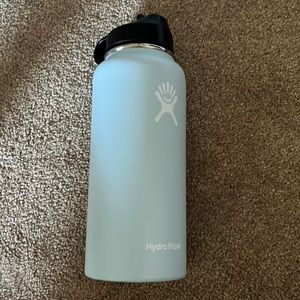 Blue limited edition 32oz hydro flask